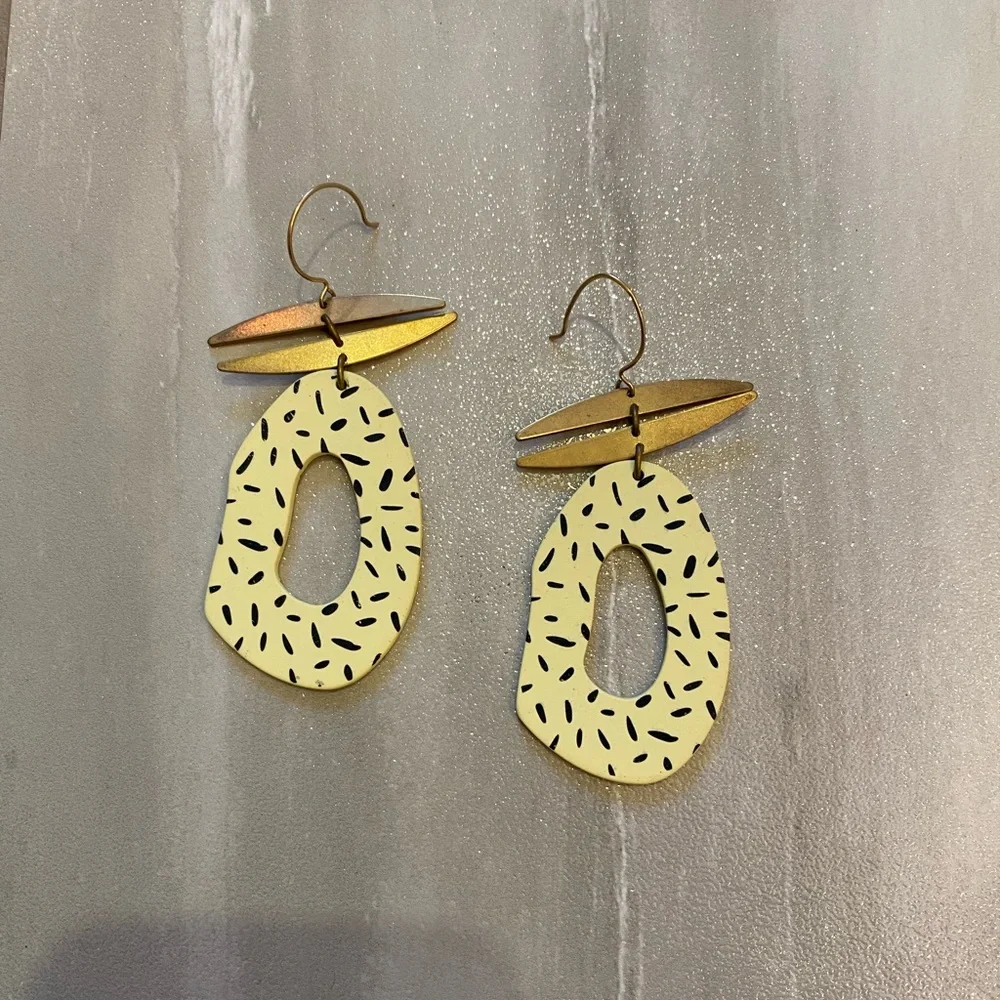 Abstract Gold Tone and Patterned Disc Drop Dangling Earrings for Pierced Ears